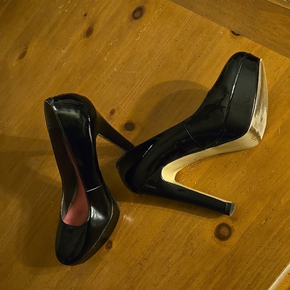 By Guess Size 9 M Women's Shiny Black High Heel Rounded Toe Slip On Pumps - Picture 11 of 11